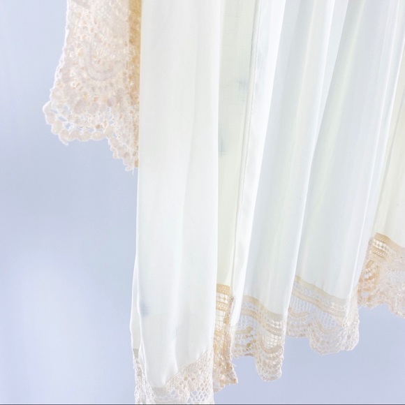 Ivory Lace Kimono - Picture 4 of 5